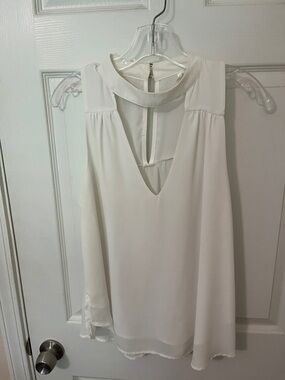 Chiffon Mock Neck Sleeveless Top in White